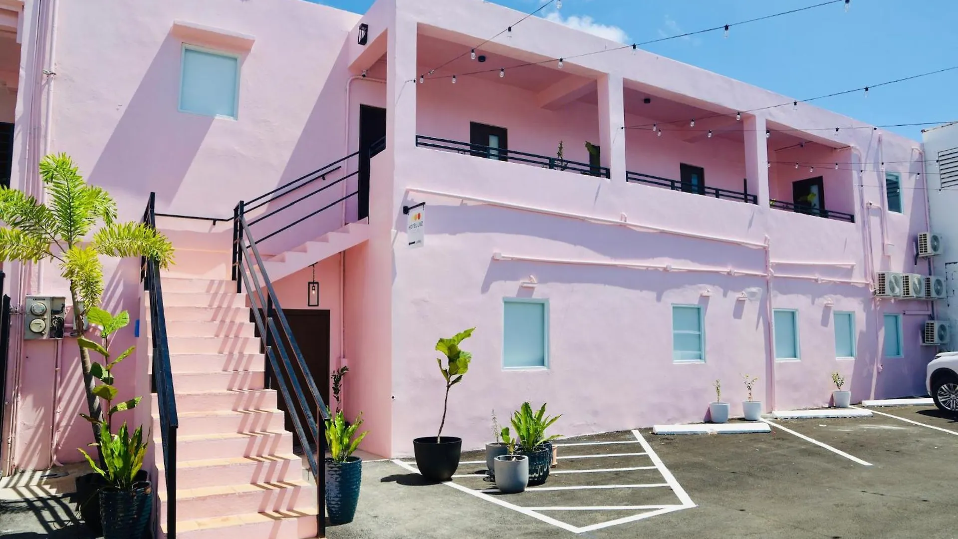 Room 8 Colorful Crash Pad Near Cerra Art San Juan