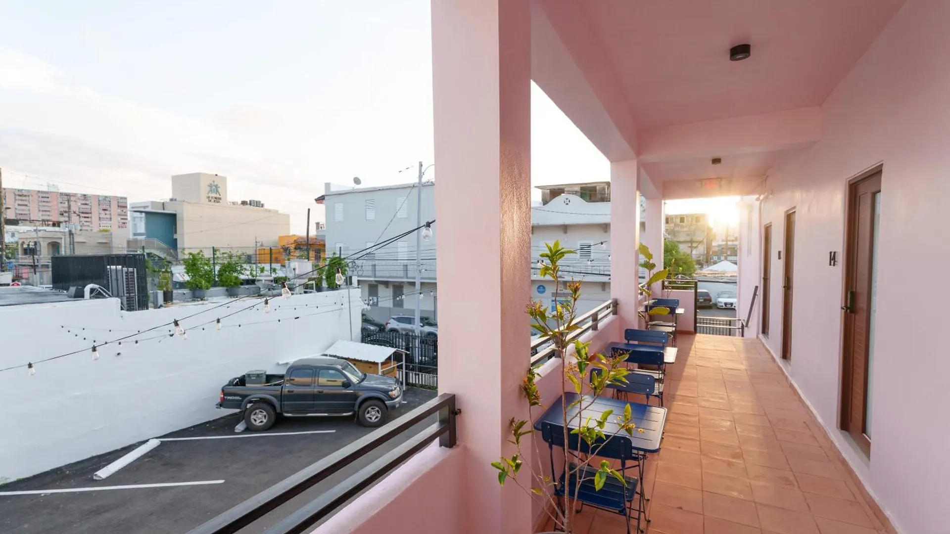 Room 8 Colorful Crash Pad Near Cerra Art San Juan