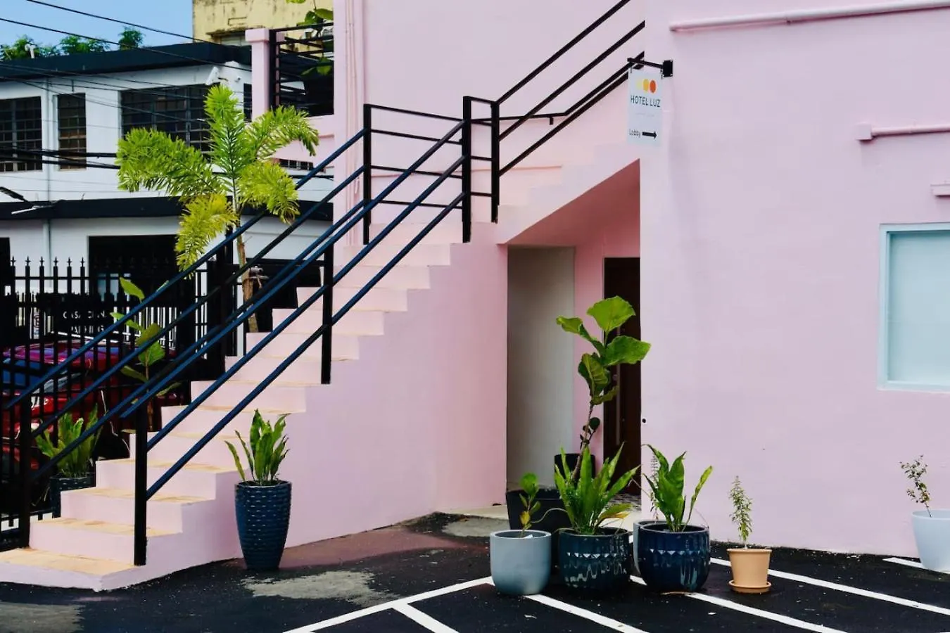 Room 8 Colorful Crash Pad Near Cerra Art 圣胡安